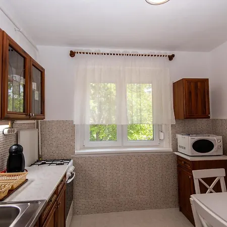Kis Janos Apartment *