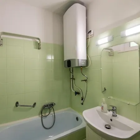 Kis Janos * סופרון